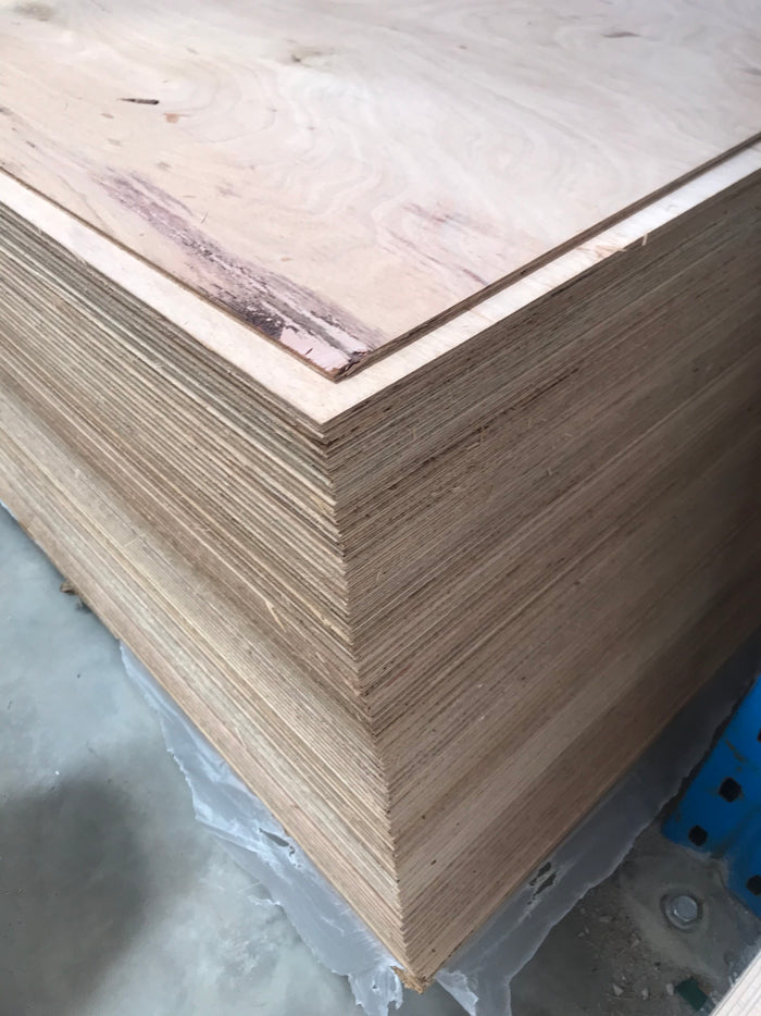 Stack of F22 hardwood bracing plywood sheets ready for delivery